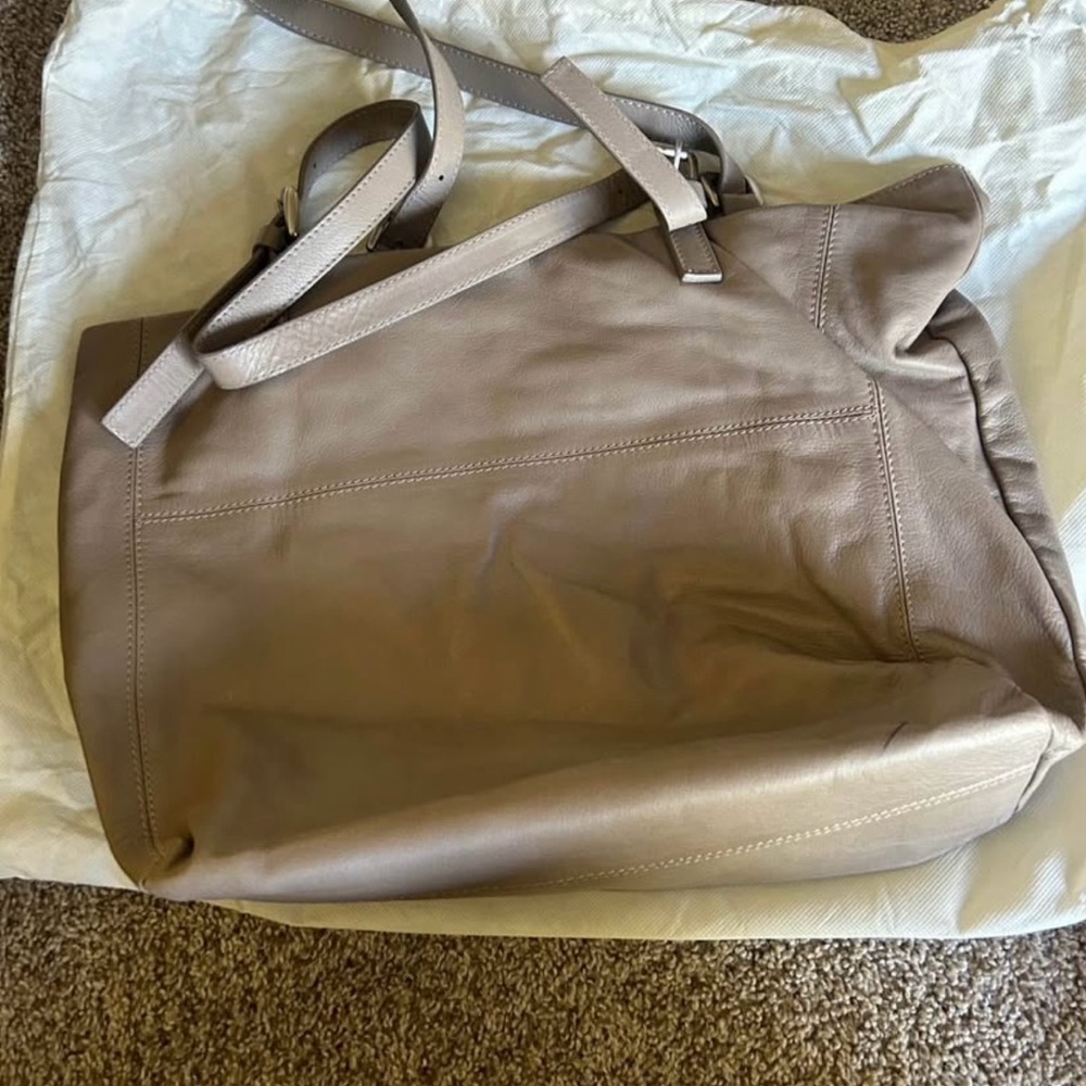 Elegant Tan Leather Tote Bag